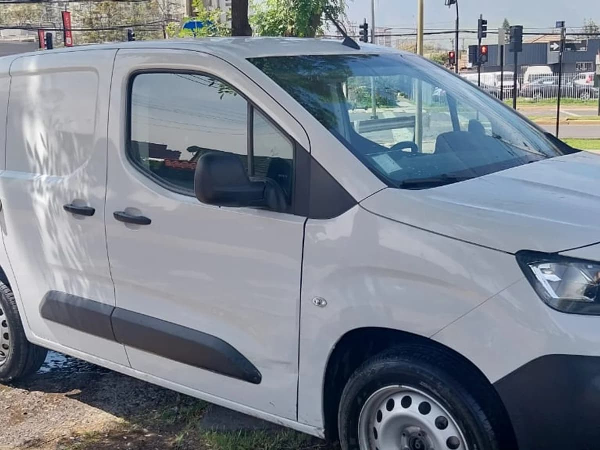 2023 PEUGEOT PARTNER L1 BLUE HDI 100 1.5 - Imagen 2