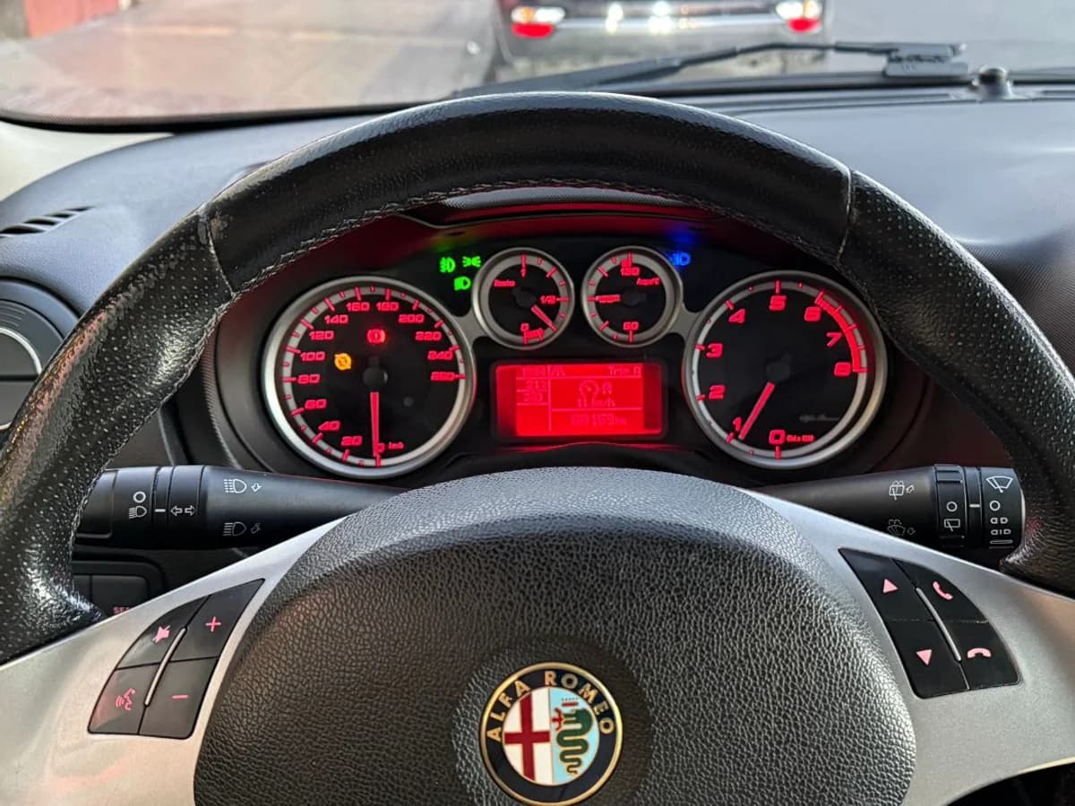 2015 ALFA ROMEO MITO 1.4 - Imagen 3