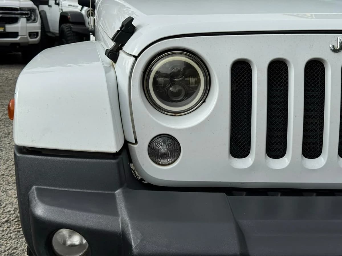 JEEP WRANGLER SAHARA 2015 - Imagen 3