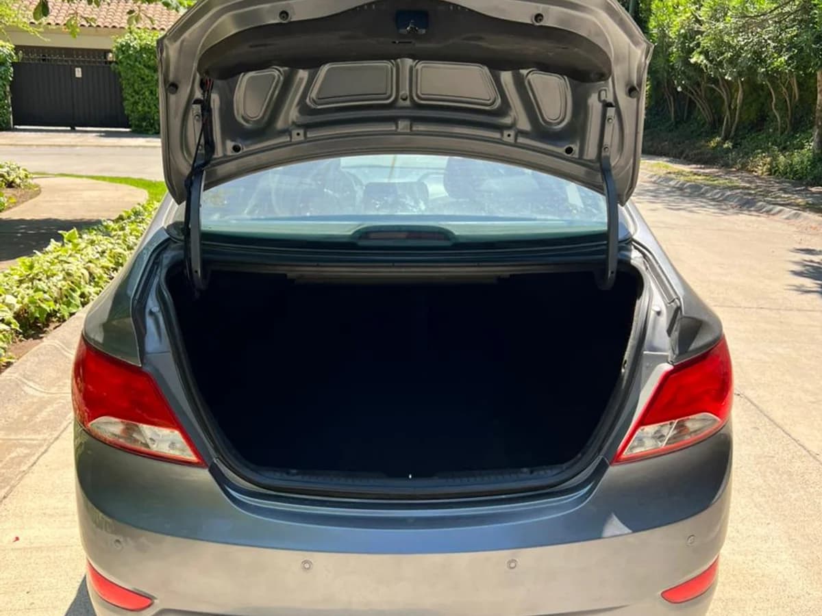 2015 HYUNDAI ACCENT RB GL 1.6 AT (PERDIDA ASIMILADA) - Imagen 4