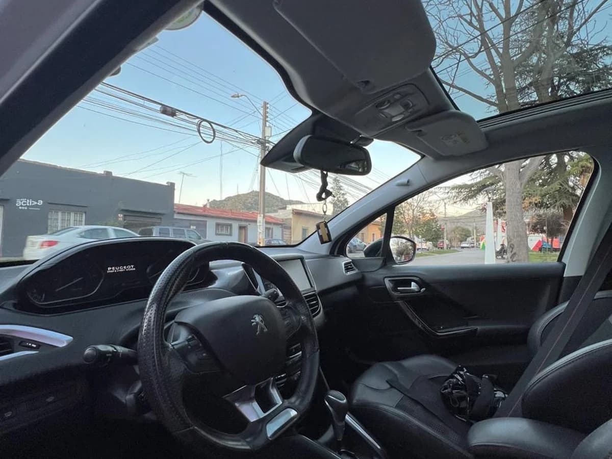 2017 PEUGEOT 208 GT LINE 1.2 AUT - Imagen 4