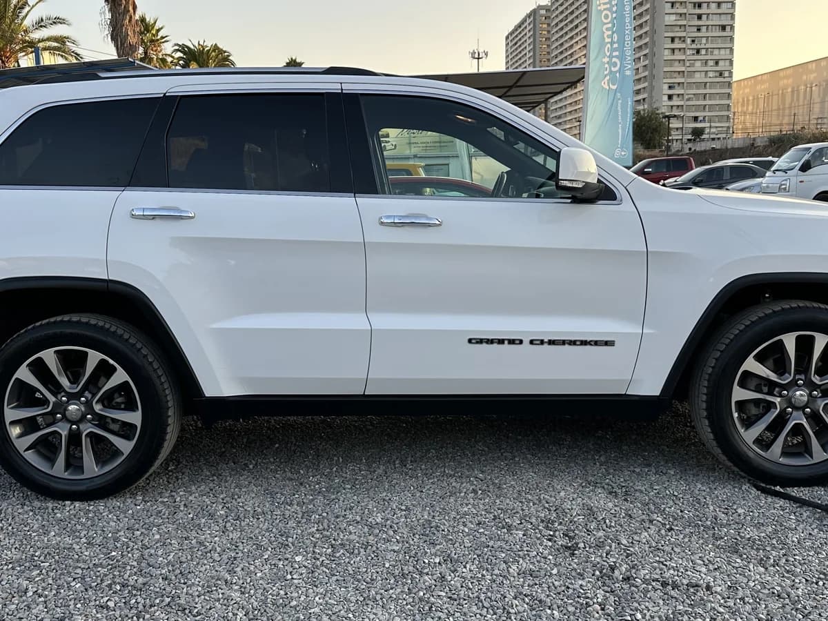 2019 JEEP NEW GRAND CHEROKEE 3.6 LIMITED 4WD AUT UNICO DUEÑO - Imagen 4