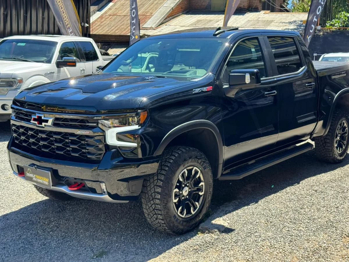 CHEVROLET SILVERADO ZR2 2023 - Imagen 4