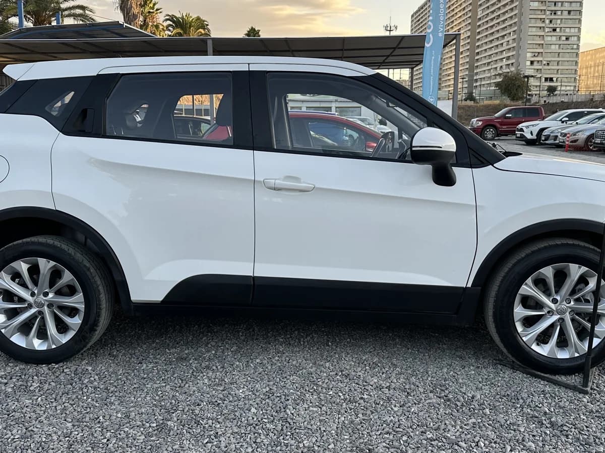 2020 BRILLIANCE V3 1.5T ELITE UNICO DUEÑO - Imagen 4