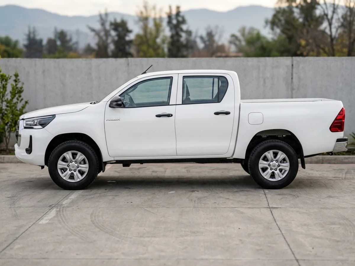 TOYOTA Hilux 2023 - Imagen 2
