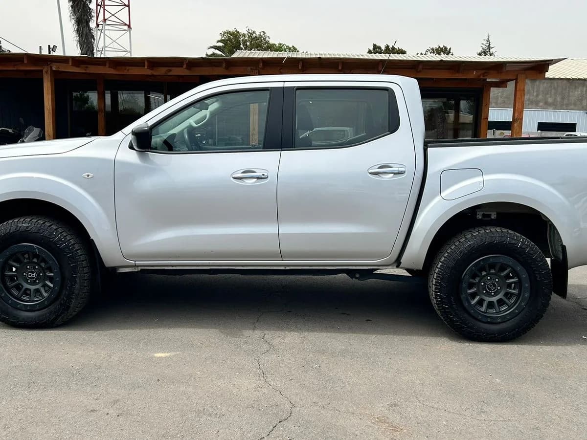 2023 NISSAN NAVARA D CAB MT 4X4 2.3 - Imagen 2