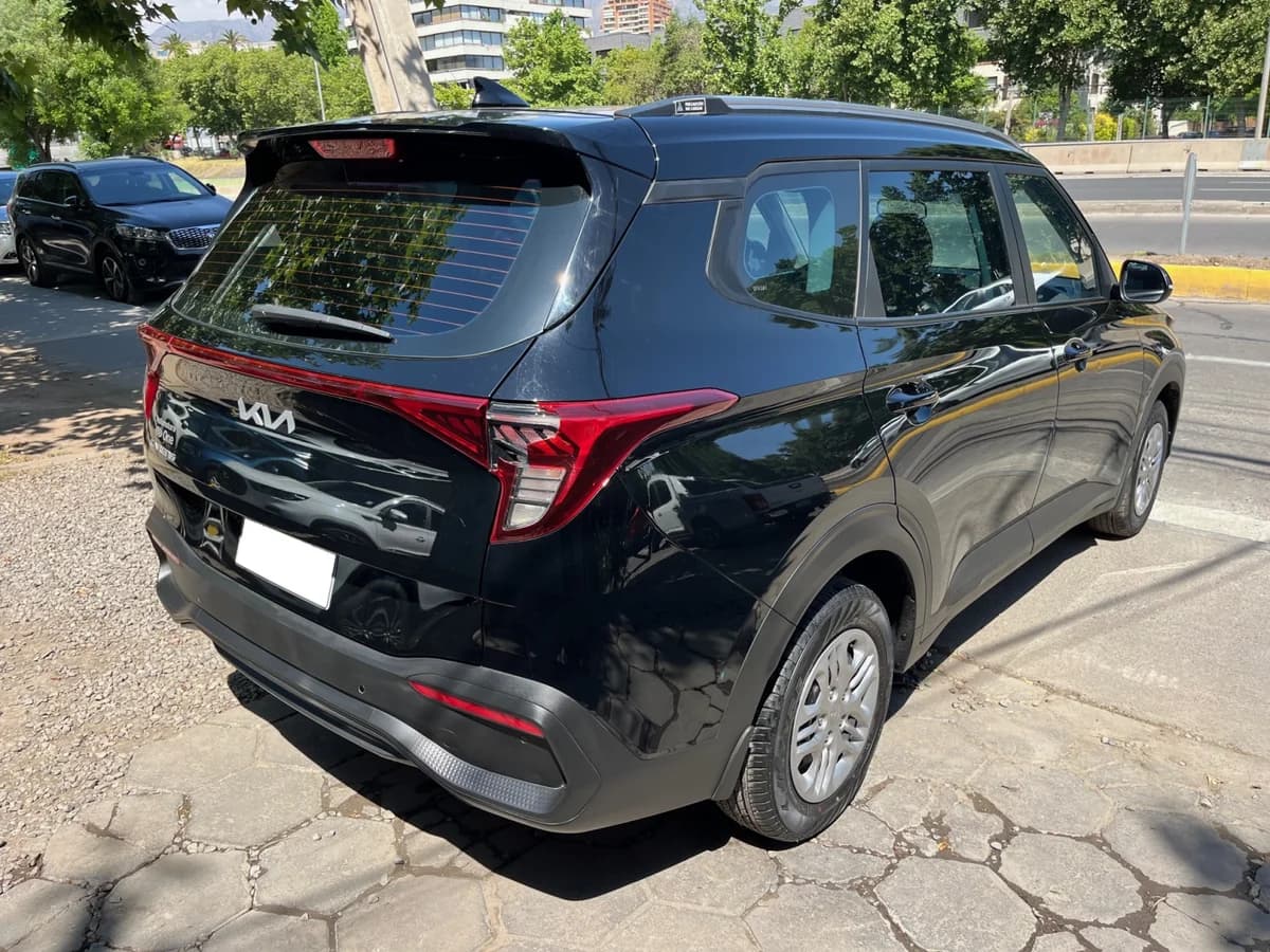 2022 KIA CARENS LX 1.5 - Imagen 5