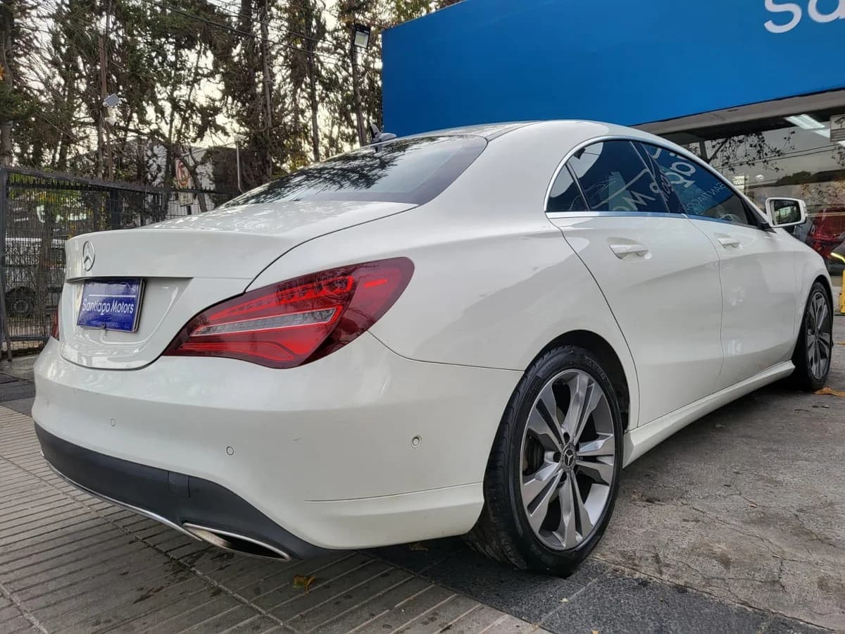 2018 MERCEDES BENZ CLA 180 - Imagen 4