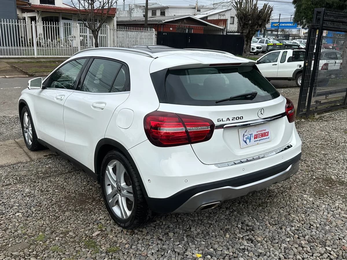 MERCEDES BENZ GLA200 1.6 SPORT 4x2 AT 5P - Imagen 4