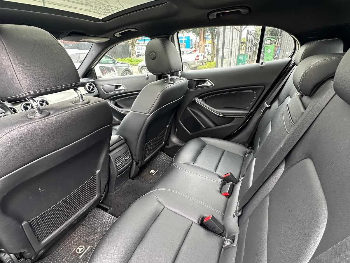 MERCEDES BENZ GLA200 1.6 SPORT 4x2 AT 5P - Imagen 9
