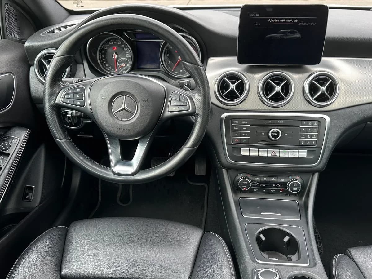 MERCEDES BENZ GLA200 1.6 SPORT 4x2 AT 5P - Imagen 11