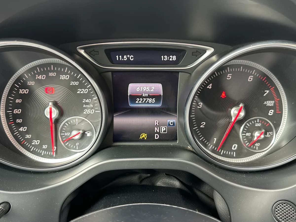 MERCEDES BENZ GLA200 1.6 SPORT 4x2 AT 5P - Imagen 13