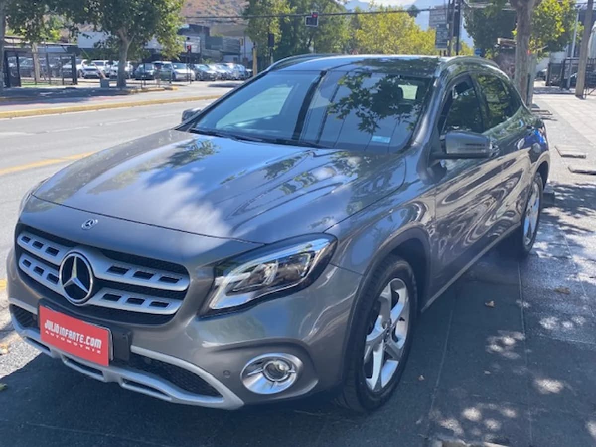 MERCEDES-BENZ GLA 200 GLA 200 autom. 7 veloc 2019
