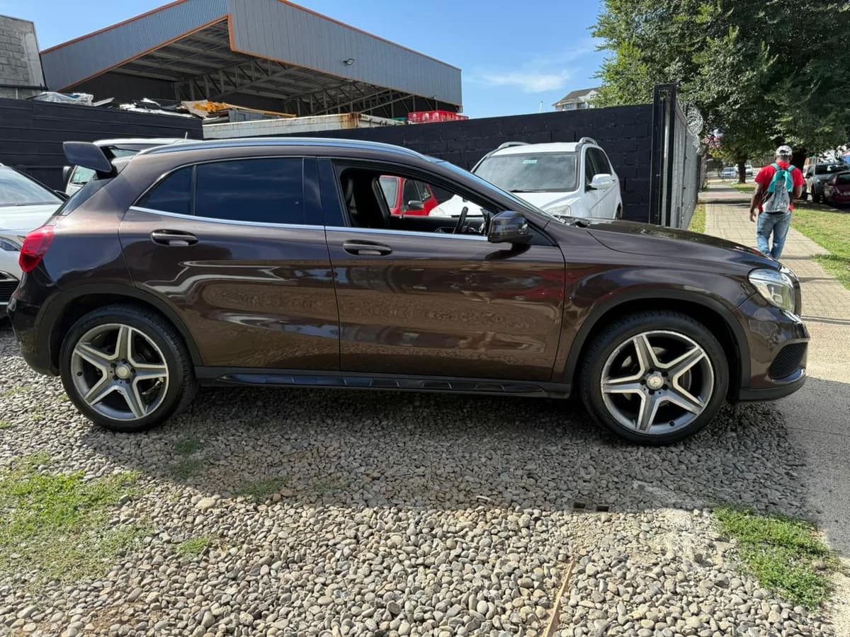 MERCEDES BENZ GLA250, 2016 | 2.0 4MATIC 4X4 AT 5P - Imagen 4