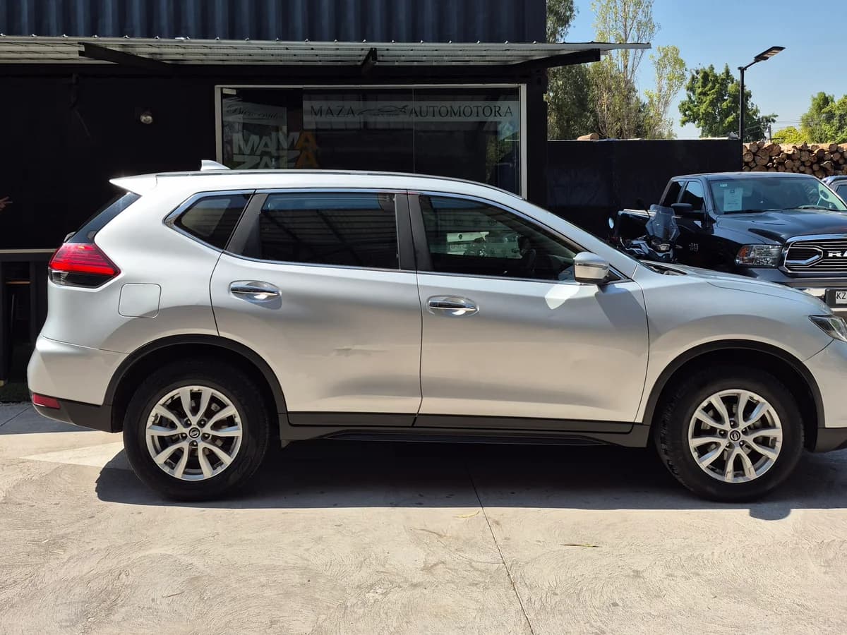 Nissan Xtrail, Automática - Imagen 3
