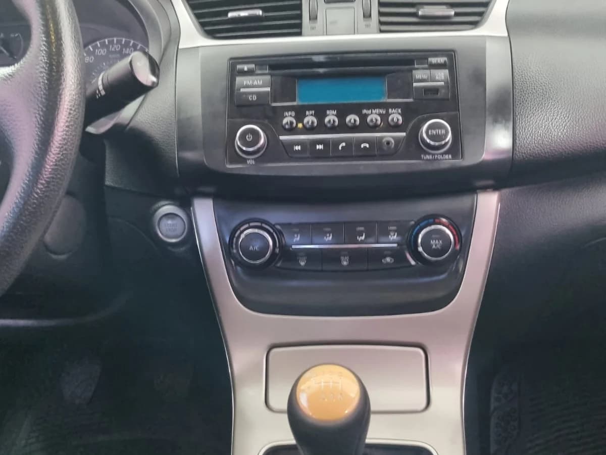 NISSAN SENTRA 1.8 MT - Imagen 17