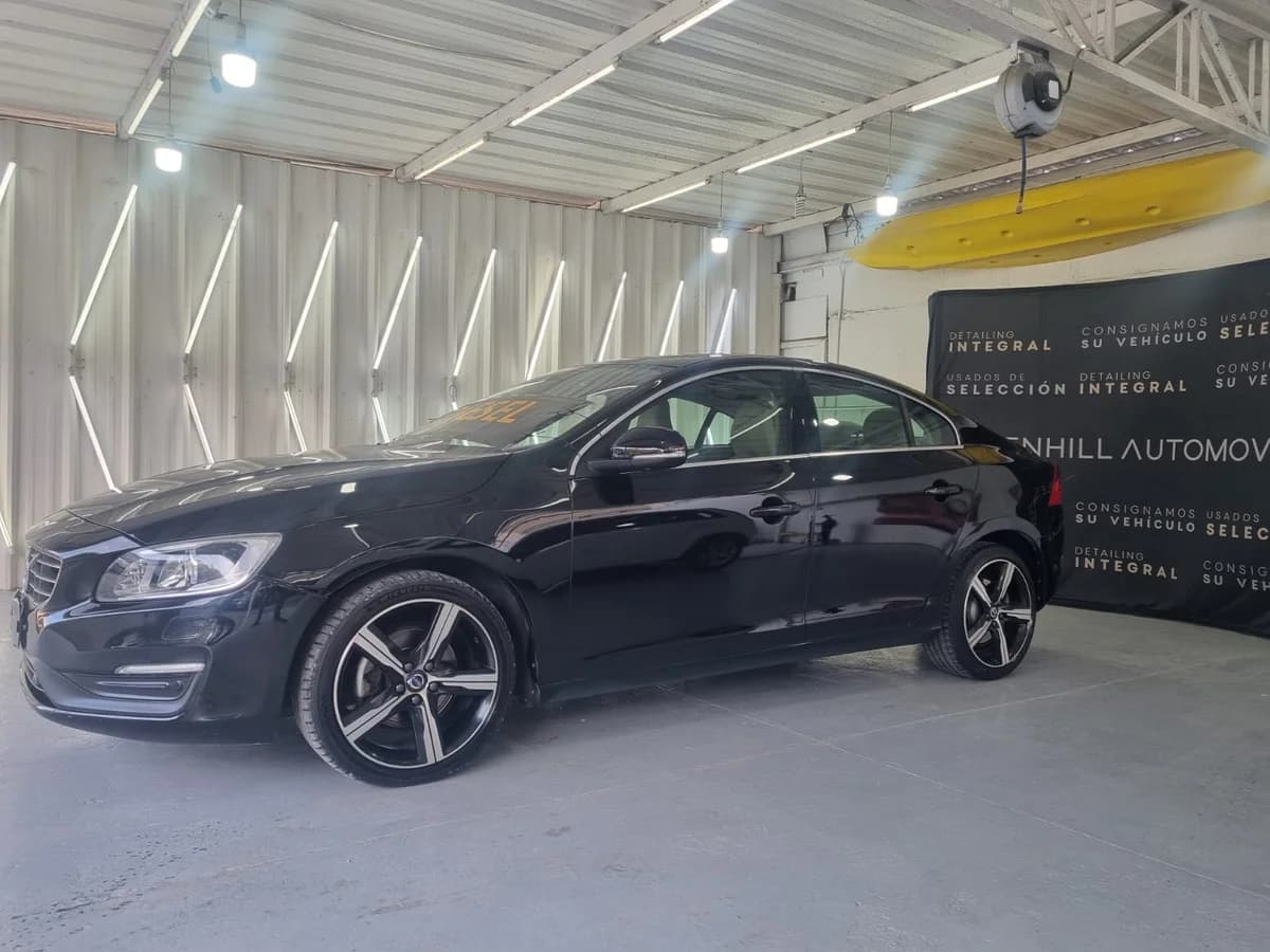 VOLVO S60 COMFORT 2.0 DIESEL 4X4 AT - Imagen 4
