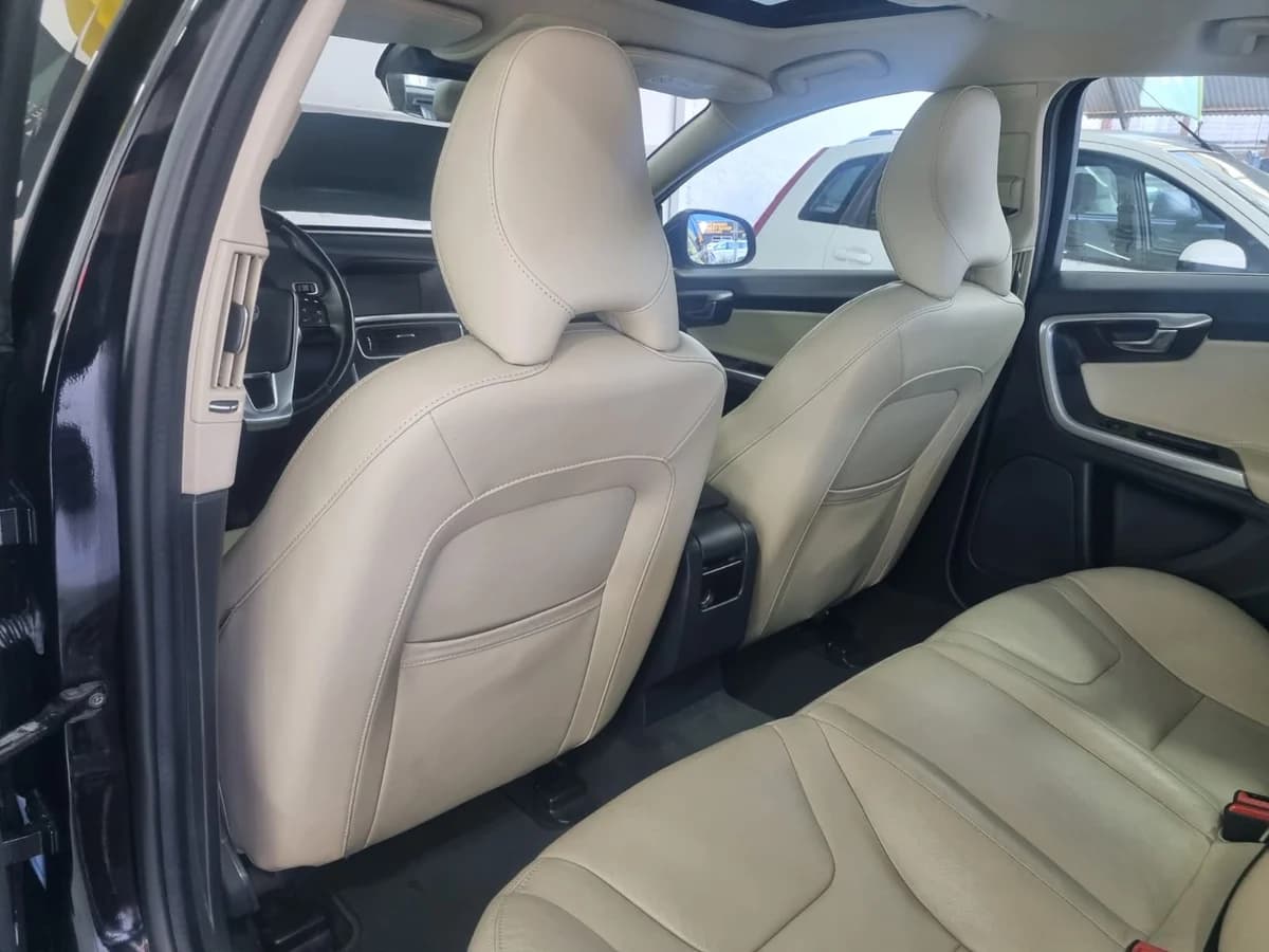 VOLVO S60 COMFORT 2.0 DIESEL 4X4 AT - Imagen 18