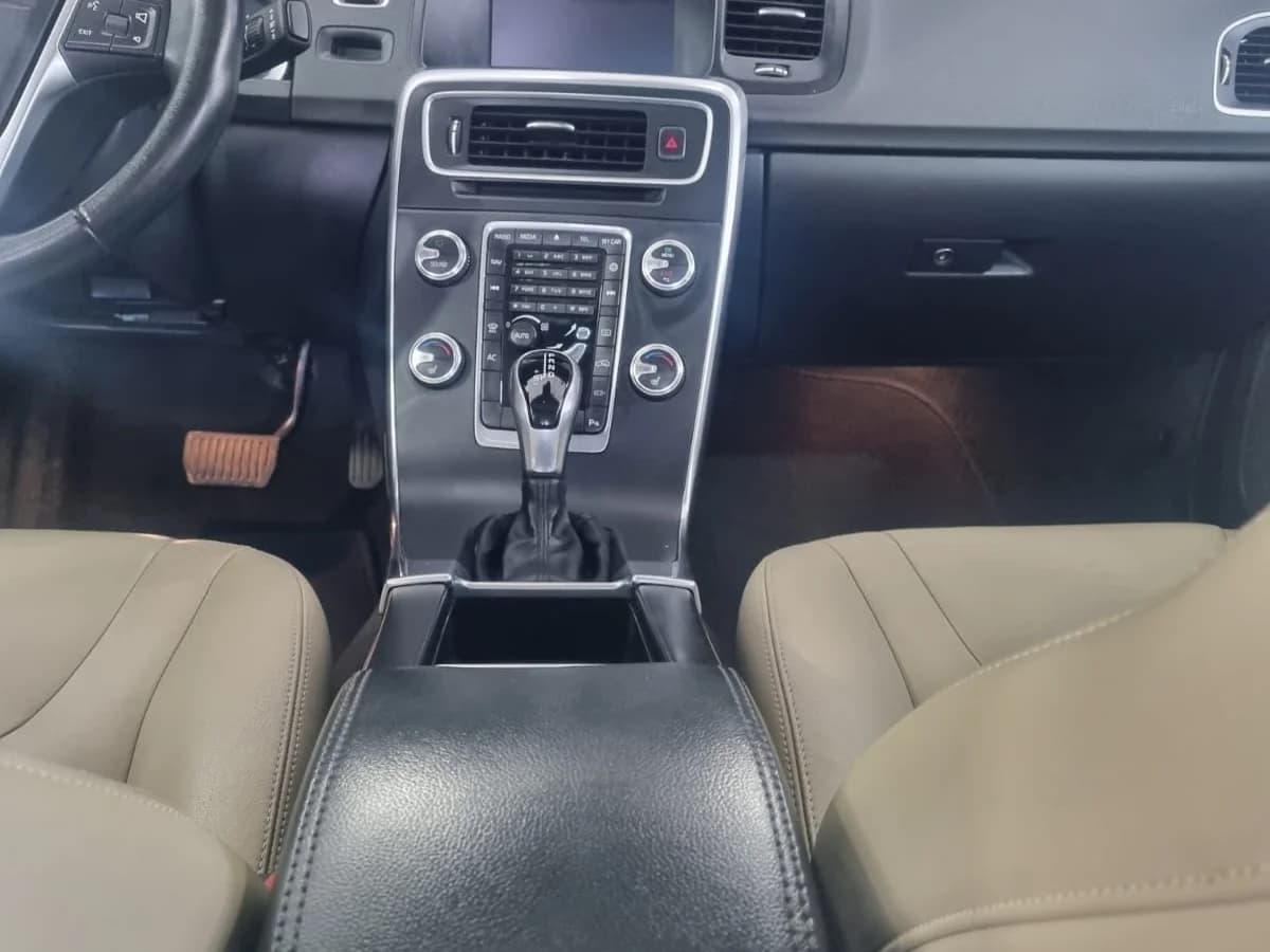 VOLVO S60 COMFORT 2.0 DIESEL 4X4 AT - Imagen 22