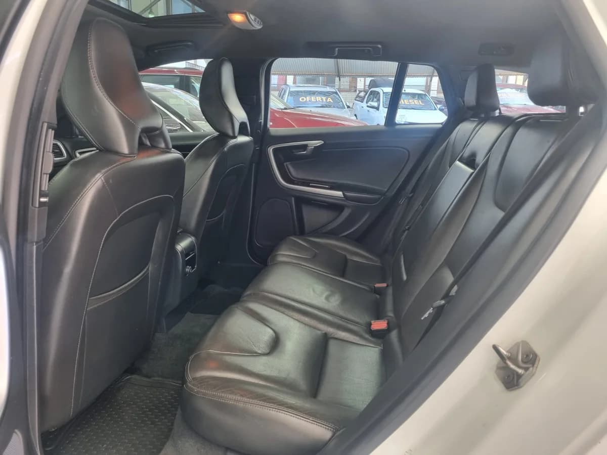 VOLVO V60 D4 2.4 LTD AWD AUT - Imagen 17