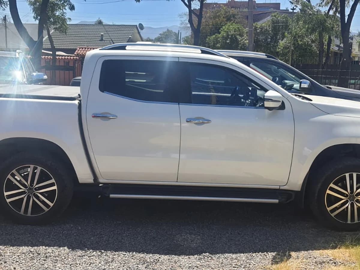 MERCEDES BENZ X250d DIESEL 4X4 AUTOMATICA EXCELENTE CARPLAY