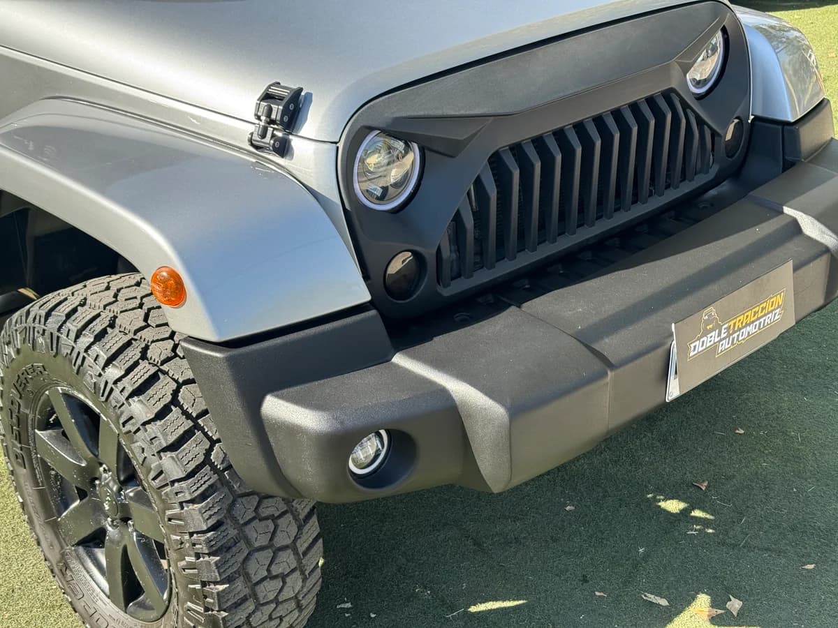 JEEP WRANGLER JKU SAHARA 2016 - Imagen 2