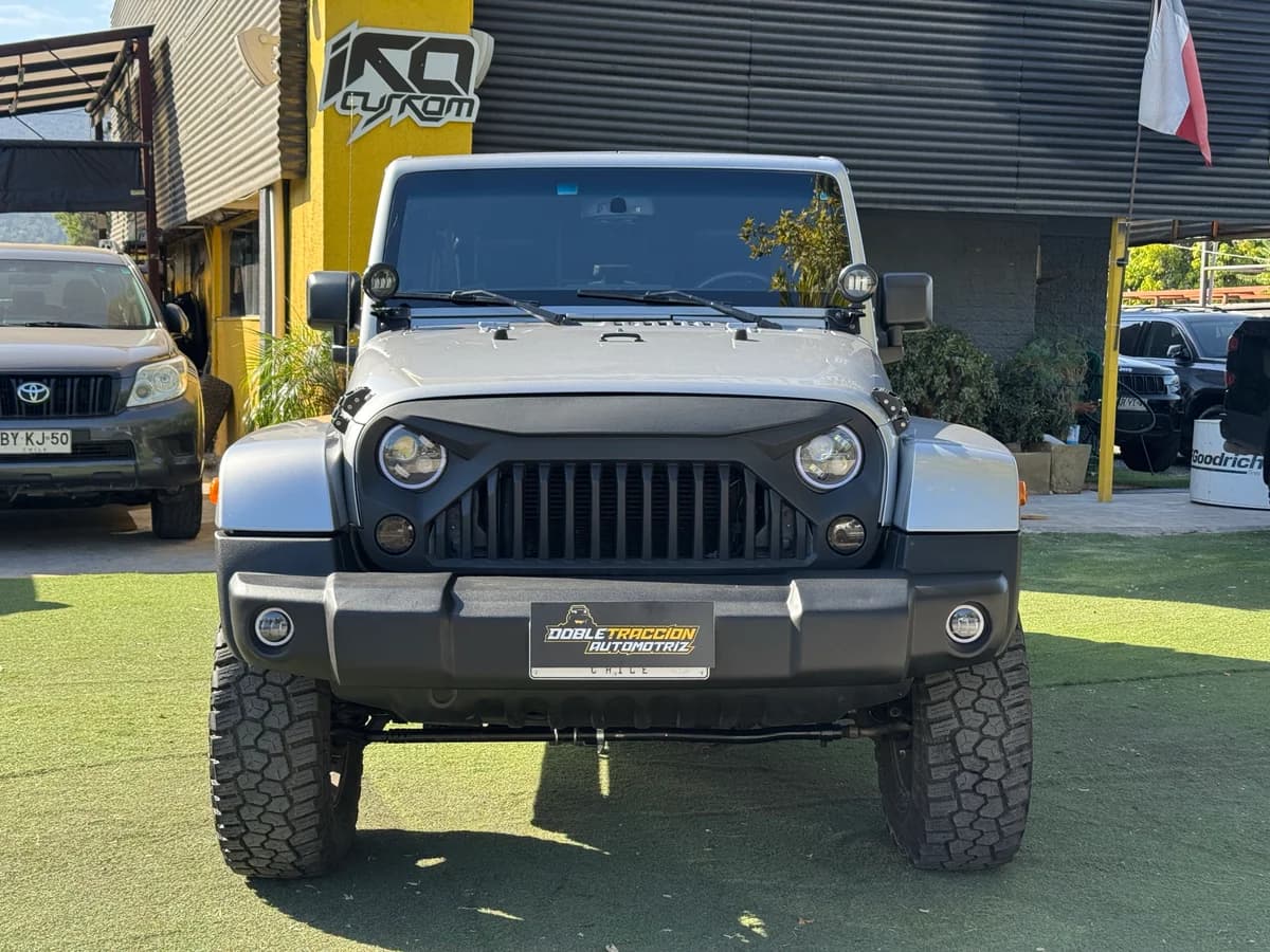 JEEP WRANGLER JKU SAHARA 2016 - Imagen 3