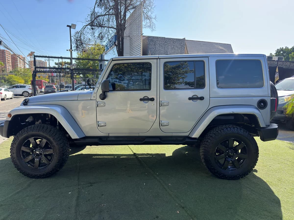 JEEP WRANGLER JKU SAHARA 2016 - Imagen 5