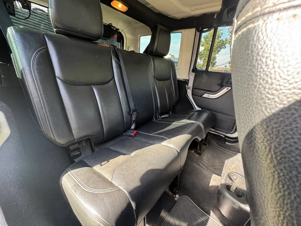 JEEP WRANGLER JKU SAHARA 2016 - Imagen 14
