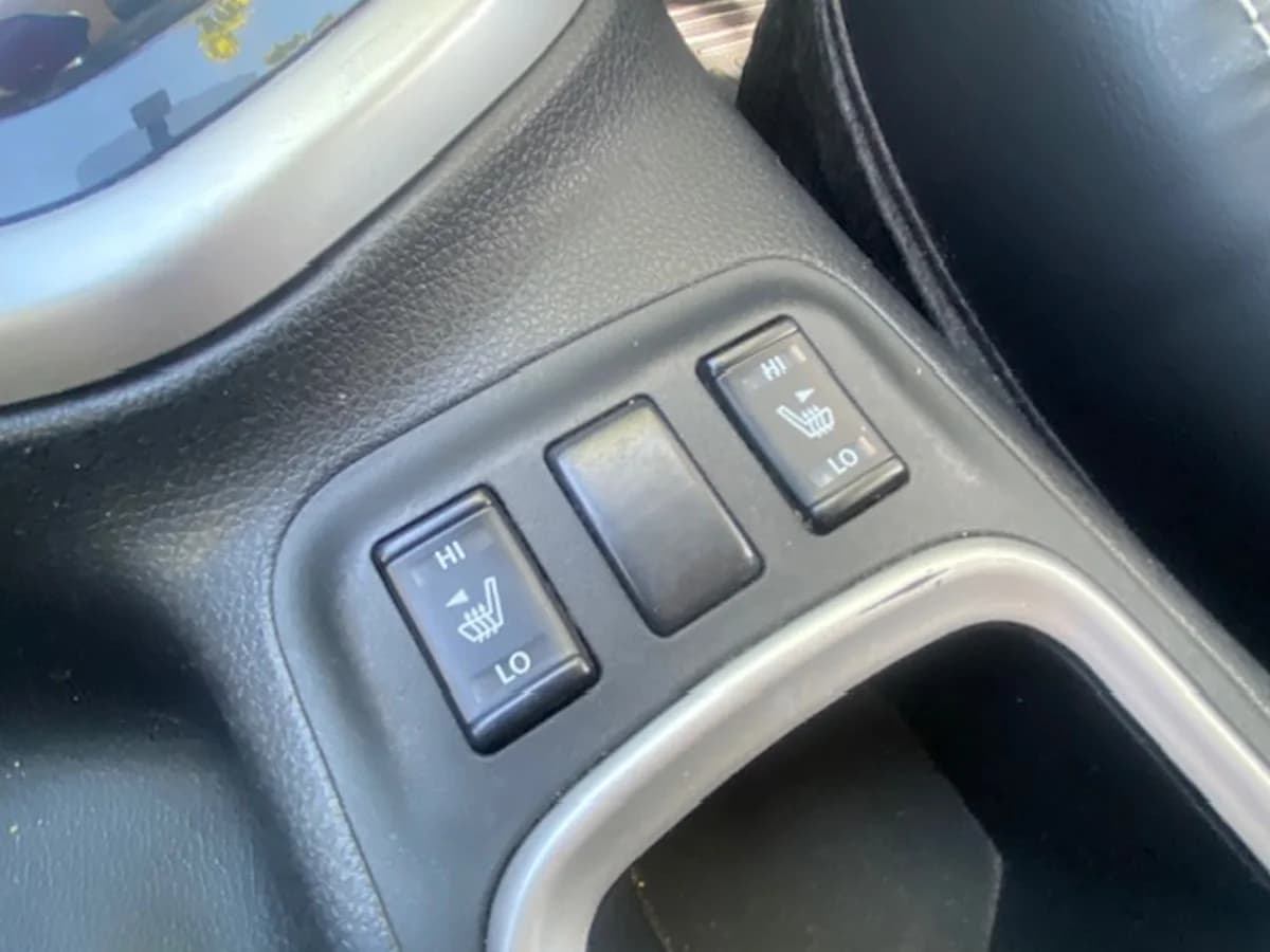 NISSAN NP300 4x4 2.3 AUT 2019 - Imagen 19