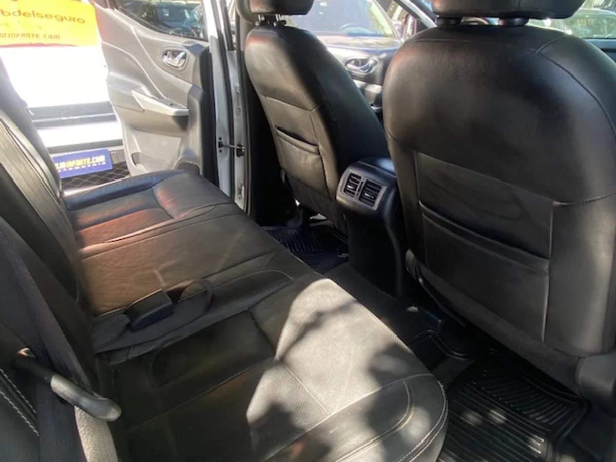 NISSAN NP300 4x4 2.3 AUT 2019 - Imagen 21