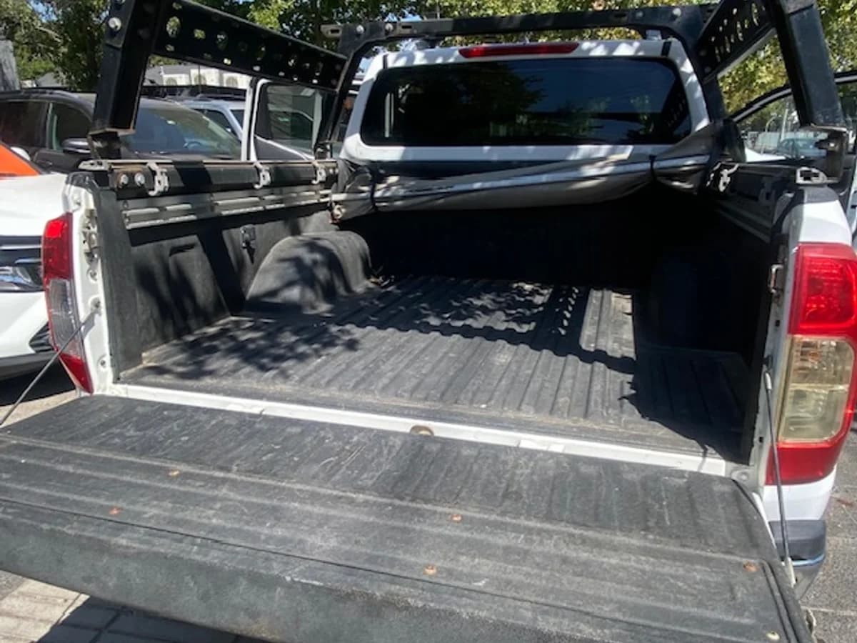NISSAN NP300 4x4 2.3 AUT 2019 - Imagen 24
