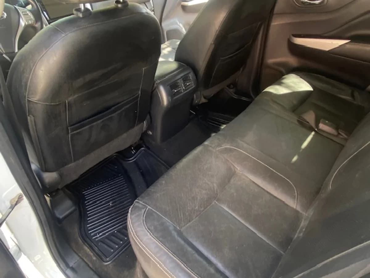 NISSAN NP300 4x4 2.3 AUT 2019 - Imagen 25