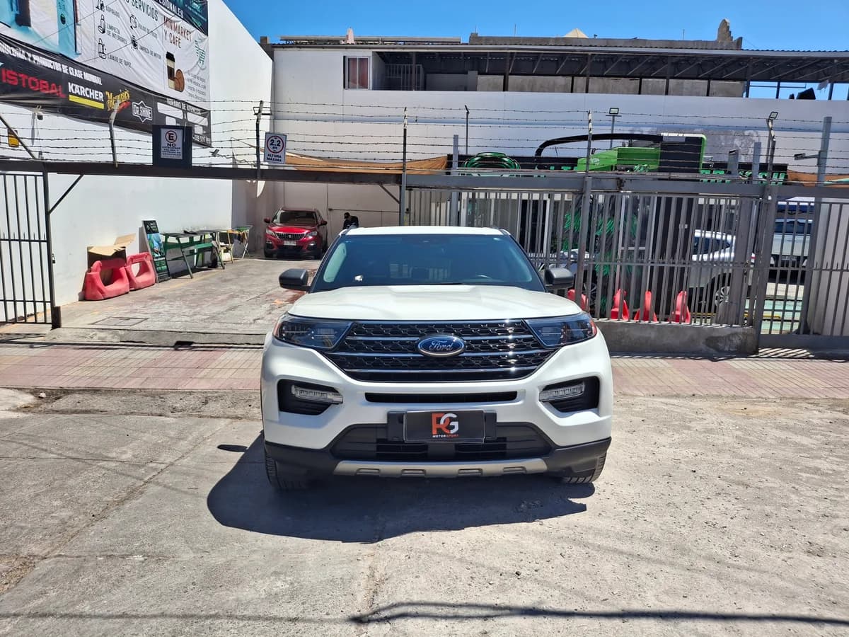 2023 Ford Explorer XLT 4x2 2.3 ecoboost - Imagen 2