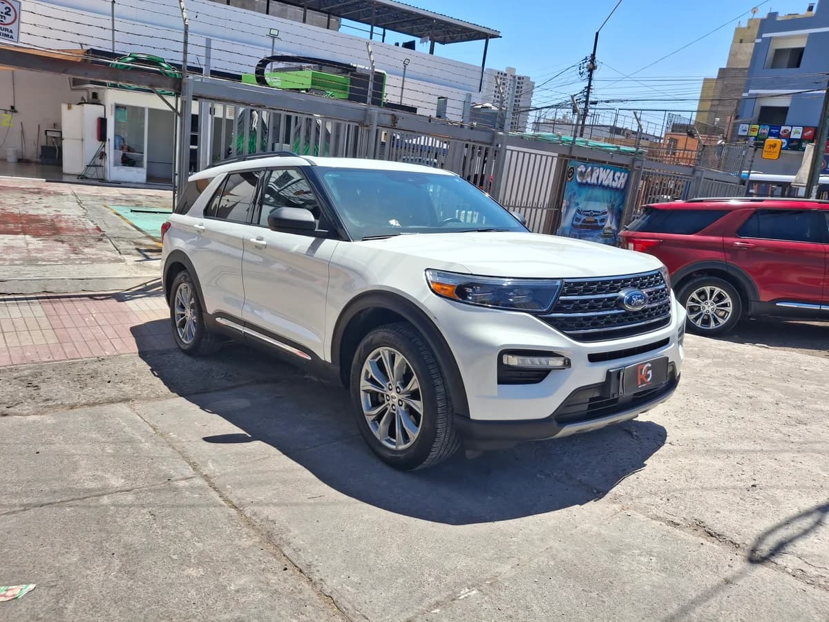2023 Ford Explorer XLT 4x2 2.3 ecoboost - Imagen 3