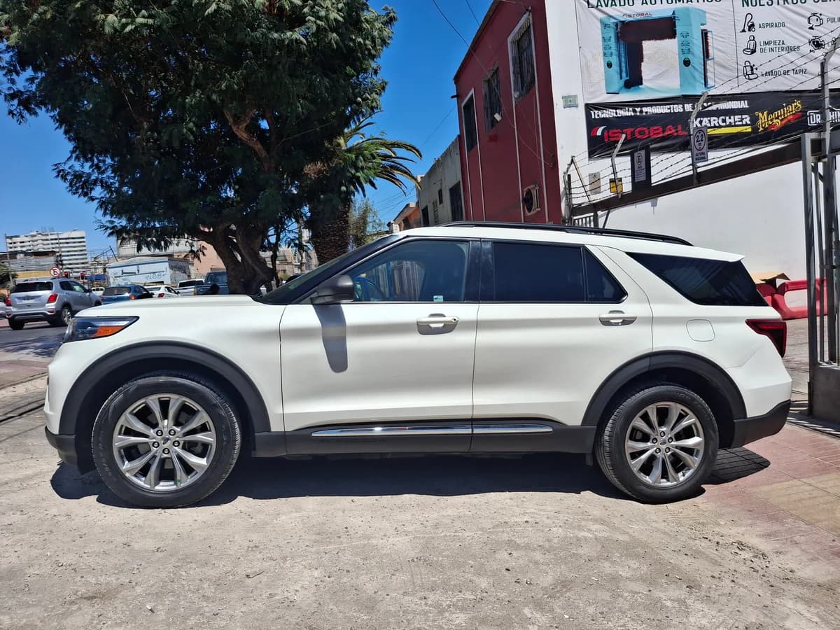 2023 Ford Explorer XLT 4x2 2.3 ecoboost - Imagen 4