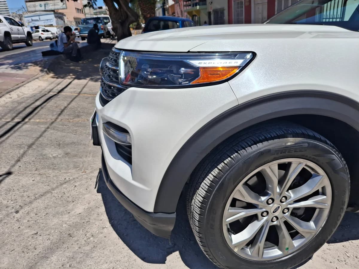 2023 Ford Explorer XLT 4x2 2.3 ecoboost - Imagen 8