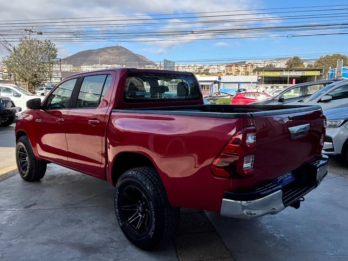 TOYOTA HILUX SR 4X4 2.4 - Imagen 4