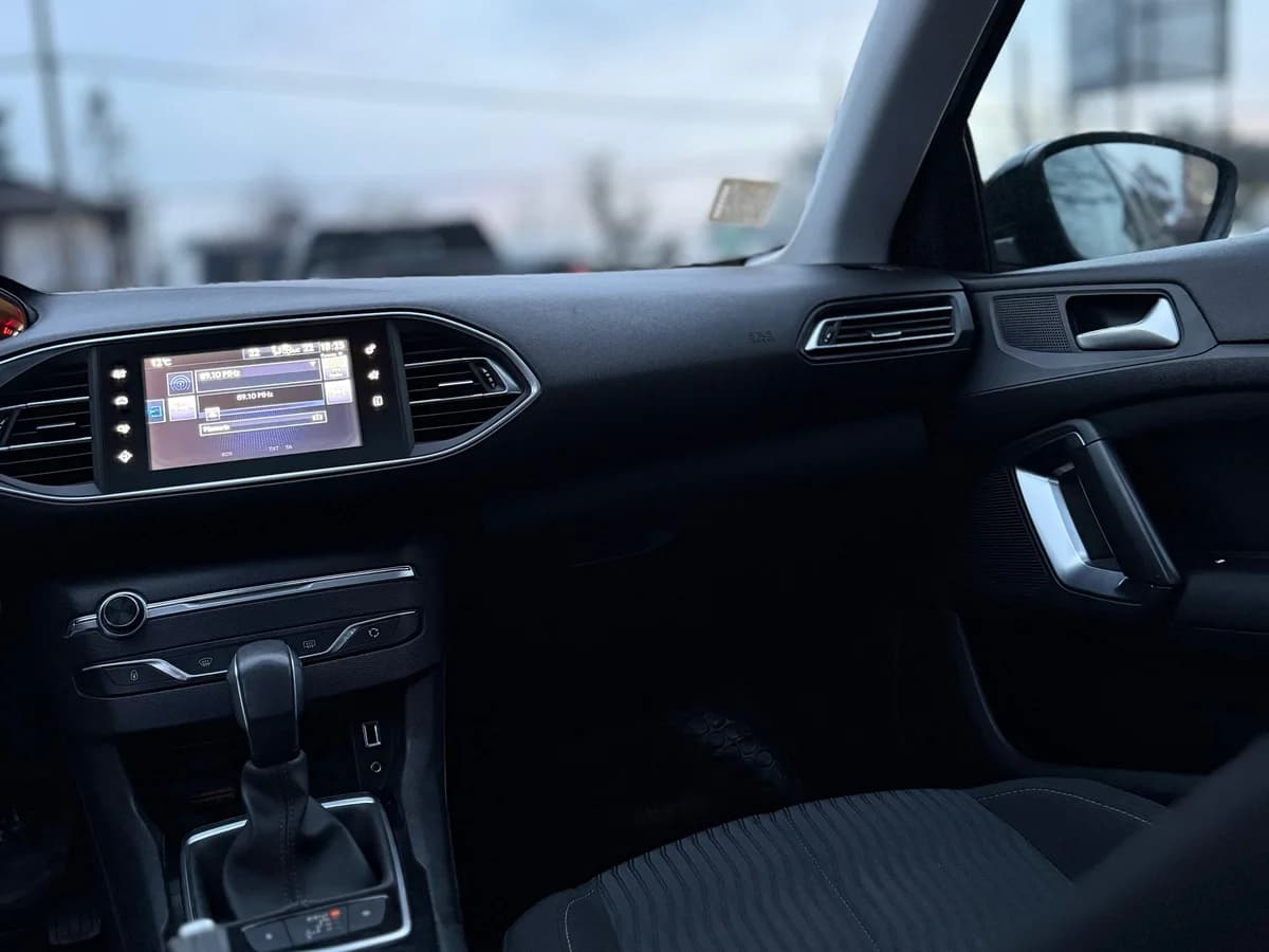Peugeot 308 Attomatico 2016 - Imagen 15