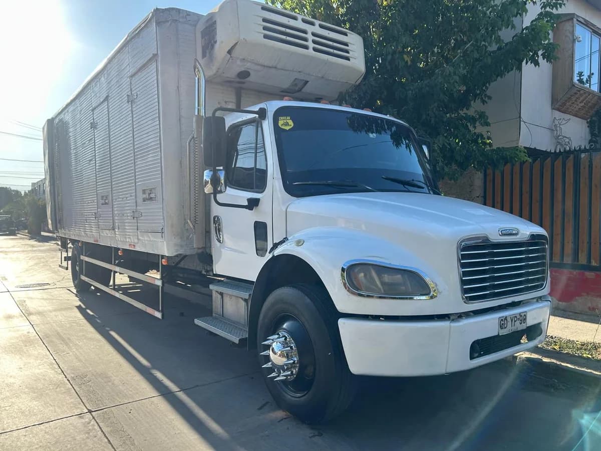 CAMION FREIGTHLINER M2 106 - Imagen 6