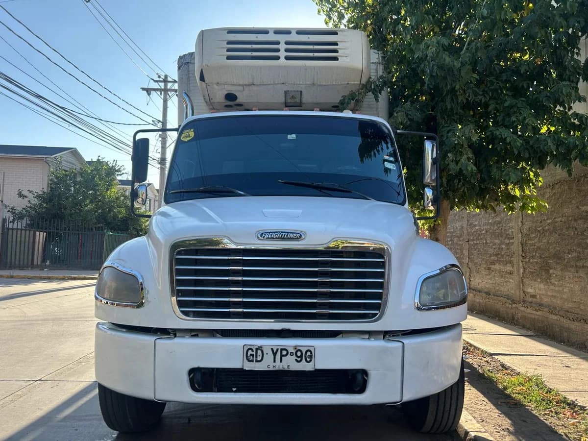 CAMION FREIGTHLINER M2 106 - Imagen 1