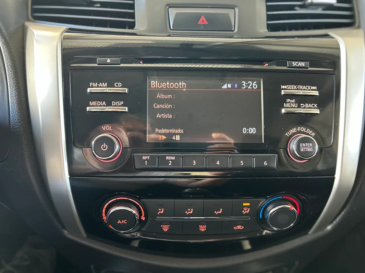 NP300 4X2 - Imagen 8