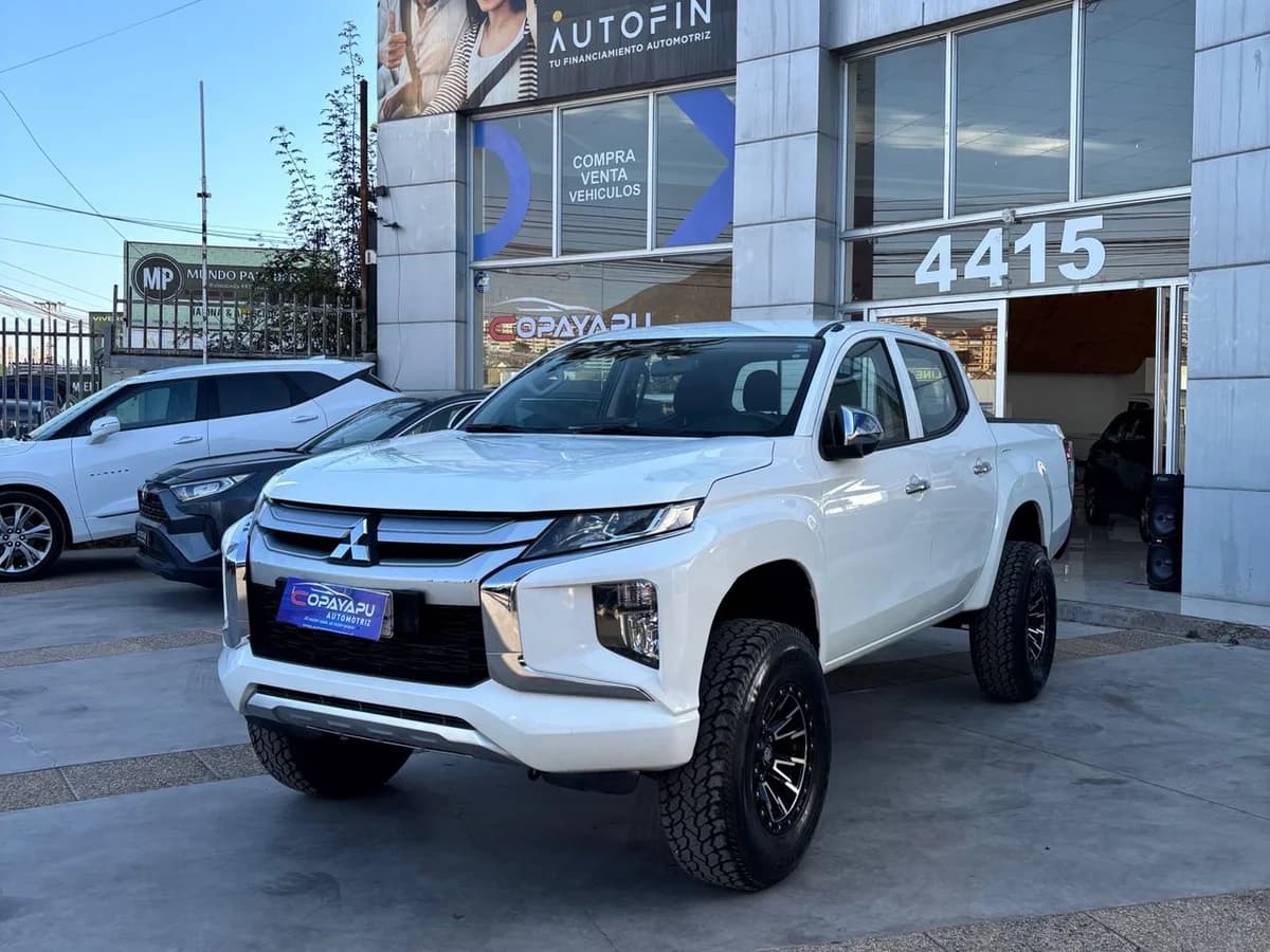 MITSUBISH L200 KATANA 4X4 - Imagen 2