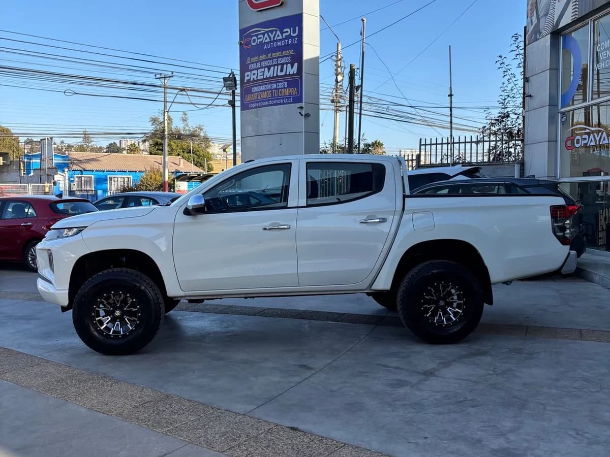 MITSUBISH L200 KATANA 4X4 - Imagen 4