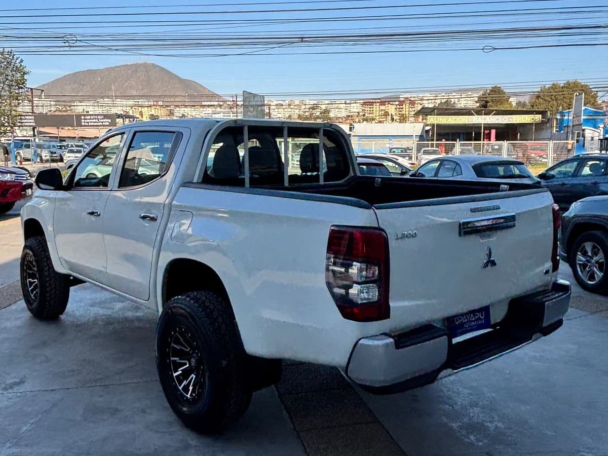 MITSUBISH L200 KATANA 4X4 - Imagen 6
