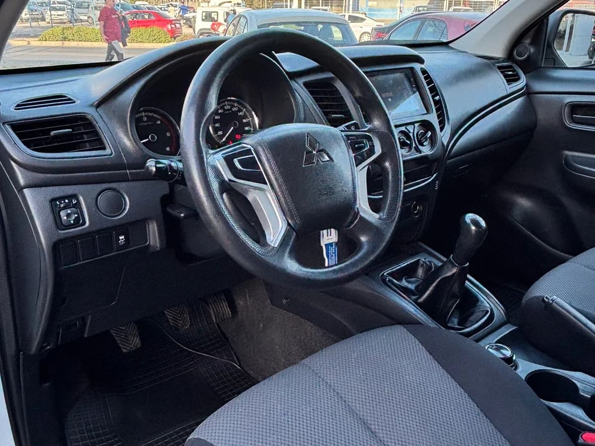 MITSUBISH L200 KATANA 4X4 - Imagen 8