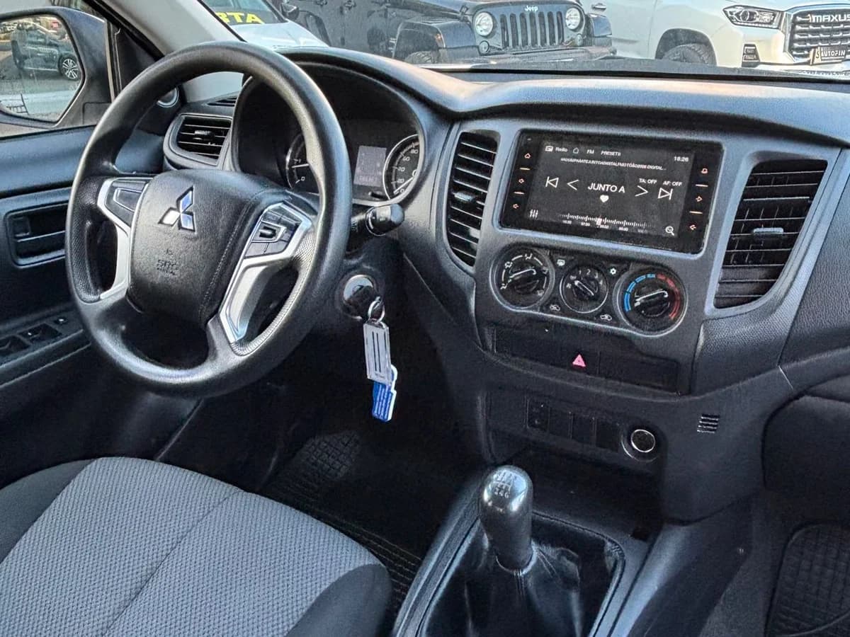 MITSUBISH L200 KATANA 4X4 - Imagen 10