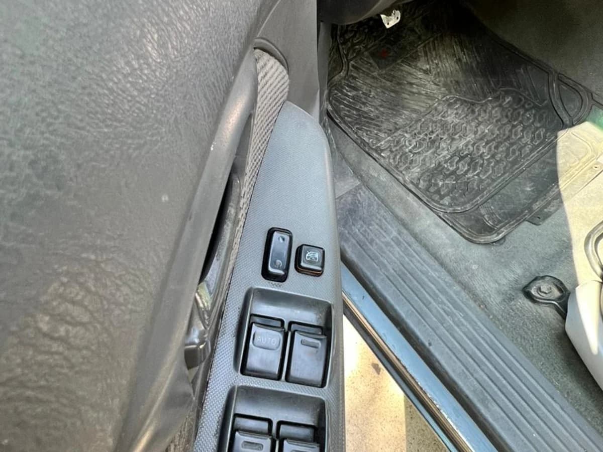TOYOTA HILUX 2.5L DIESEL SR DC 4X2 (PERDIDA ASIMILADA) - Imagen 9