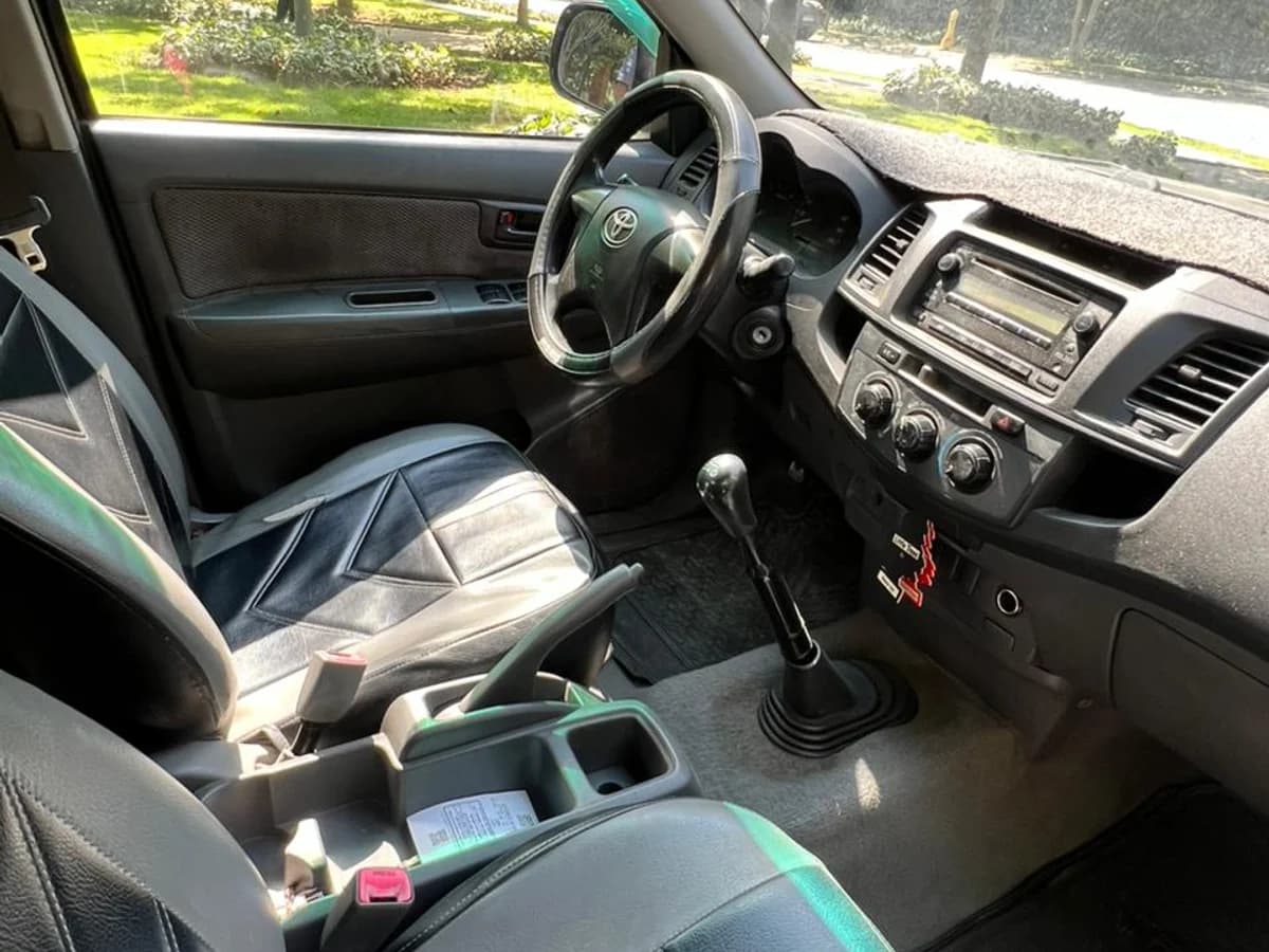 TOYOTA HILUX 2.5L DIESEL SR DC 4X2 (PERDIDA ASIMILADA) - Imagen 11