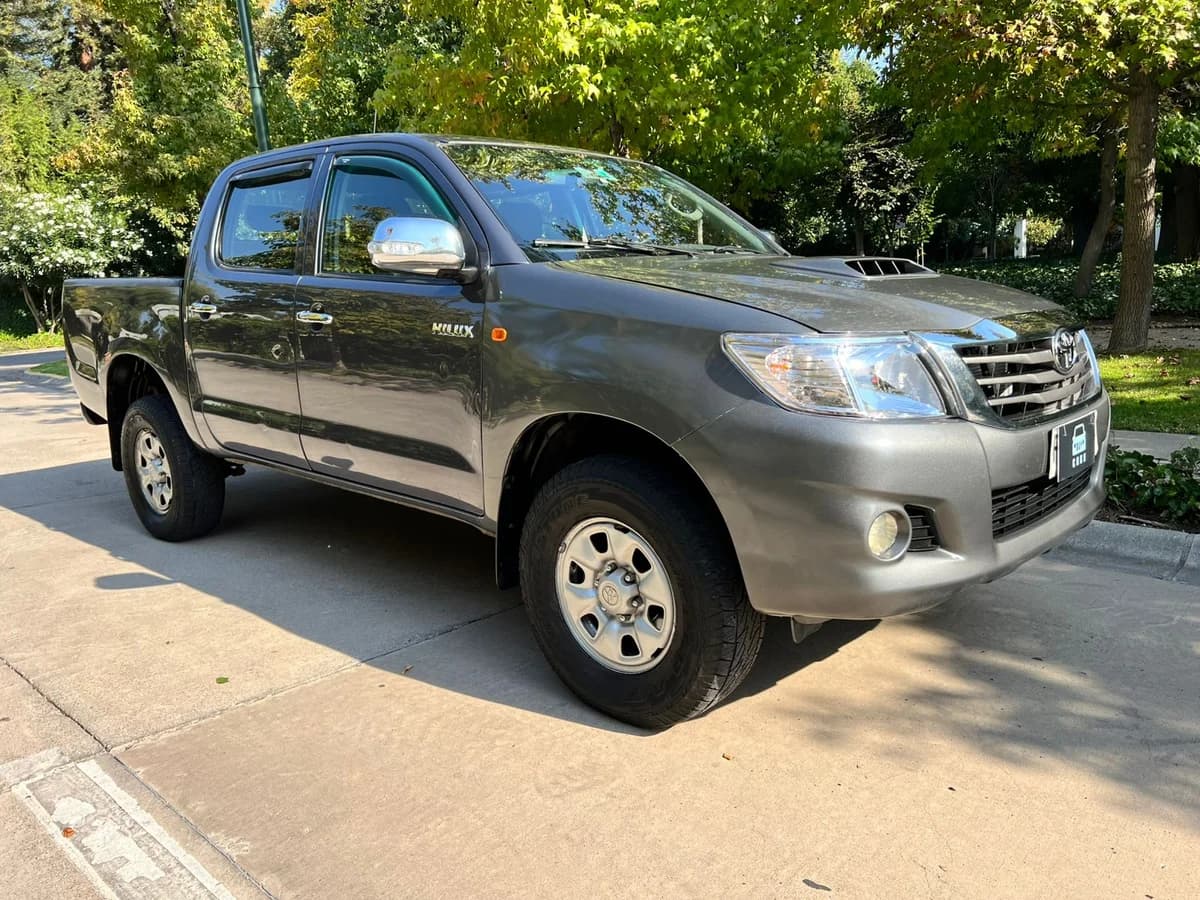 TOYOTA HILUX 2.5L DIESEL SR DC 4X2 (PERDIDA ASIMILADA) - Imagen 8